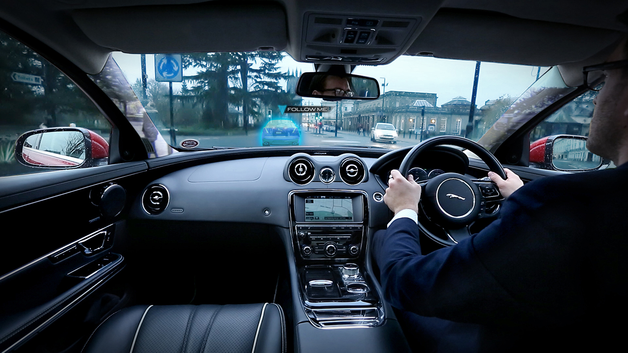 jlr-urbanwindscreen-followmeghostcar-and-transparent-pillars-1