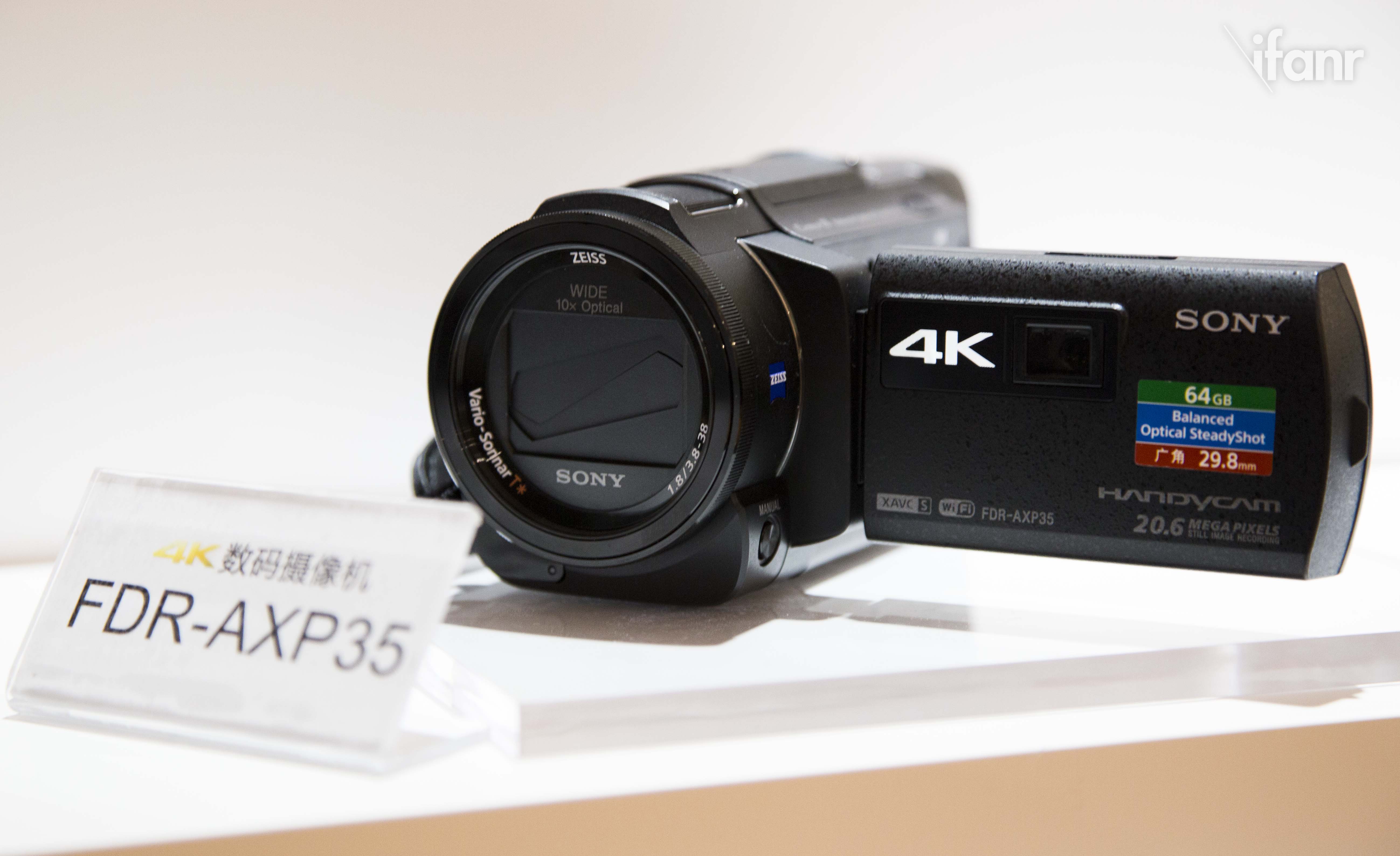 fdr-ax30 性能基本与 fdr-axp35 一致,仅省去了内置投影模块和电子